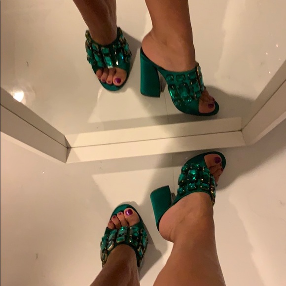 π«Soldπ« New! Gucci Green Satin Jeweled Mules - Picture 7 of 7